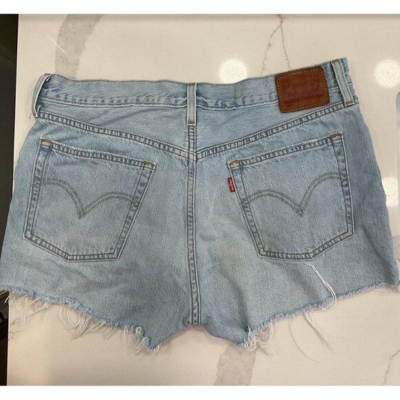 Levi's 501 Women's Light Wash Denim Cut Off Distressed Button Fly Shorts 32 - Picture 3 of 6